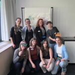 8 Mitarbeiterinnen des BTZ versammeln sich für Gruppenfoto