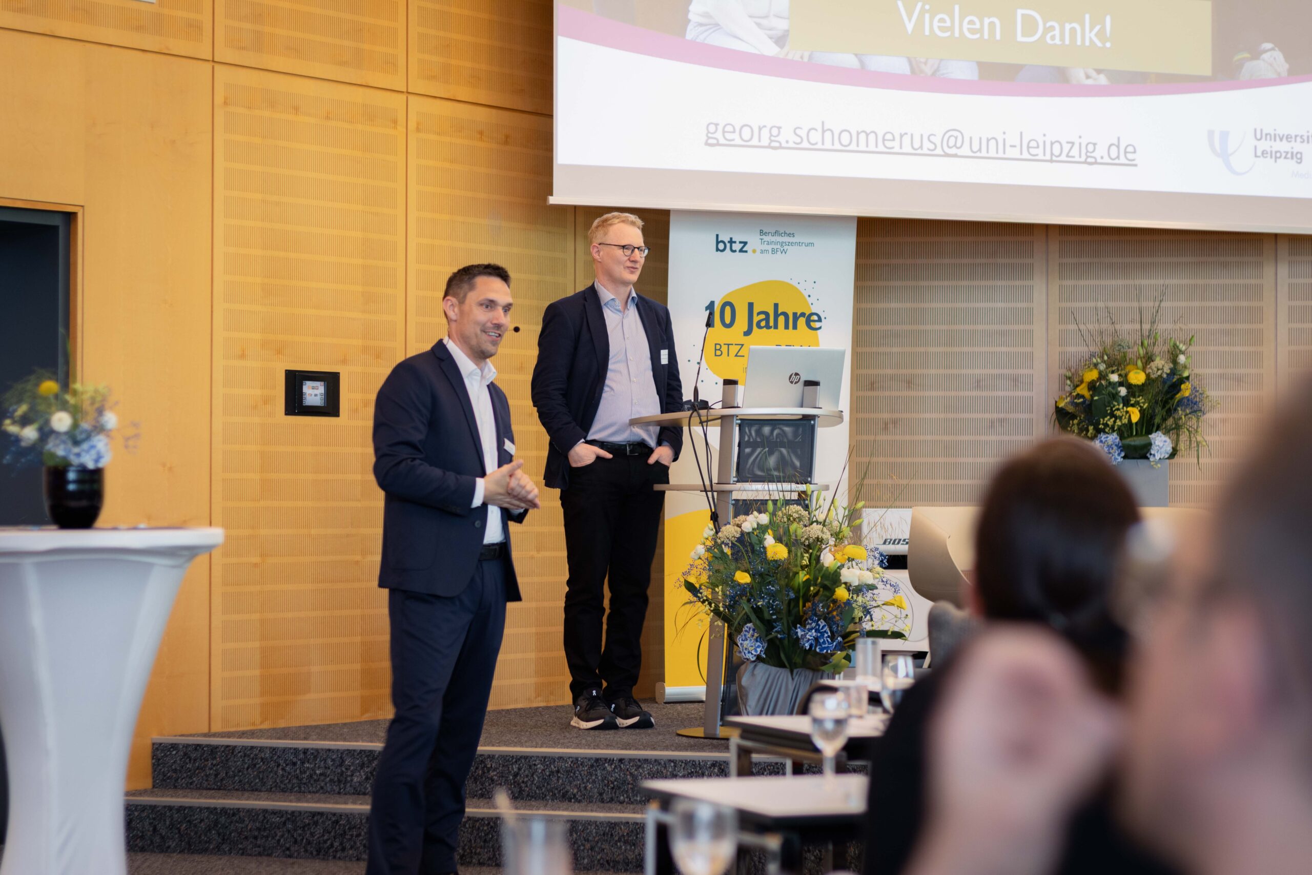 Fachbereichsleiter Marko Daubitz mit Prof. Dr. Georg Schomerus
