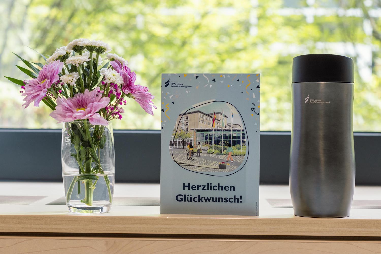 Abschiedsgeschenke für die Absolventinnen der Inklusionsgestützten Erstausbildung im BTZ am BFW in Leipzig